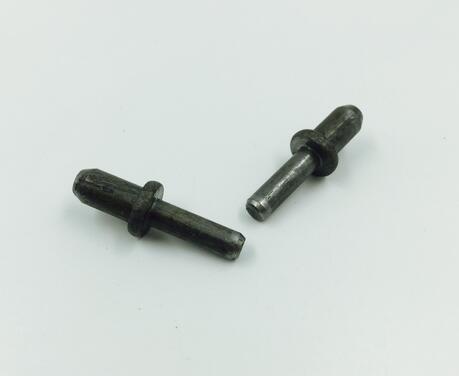 臺(tái)階實(shí)心鉚釘